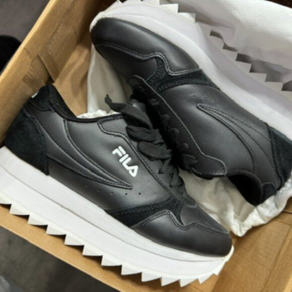 Fila Platform Sneakers - Size 6 - New In Box - Picture 3 of 10